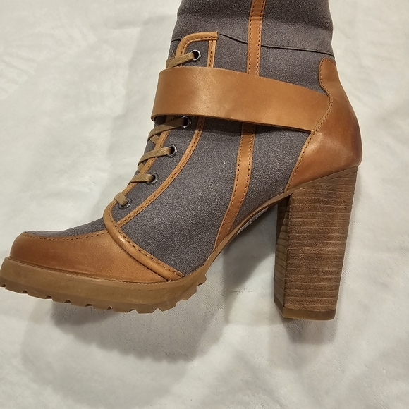 NWT and Box Boots - Picture 2 of 13